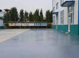 日照彩色路面喷涂翻新的材料对冬季